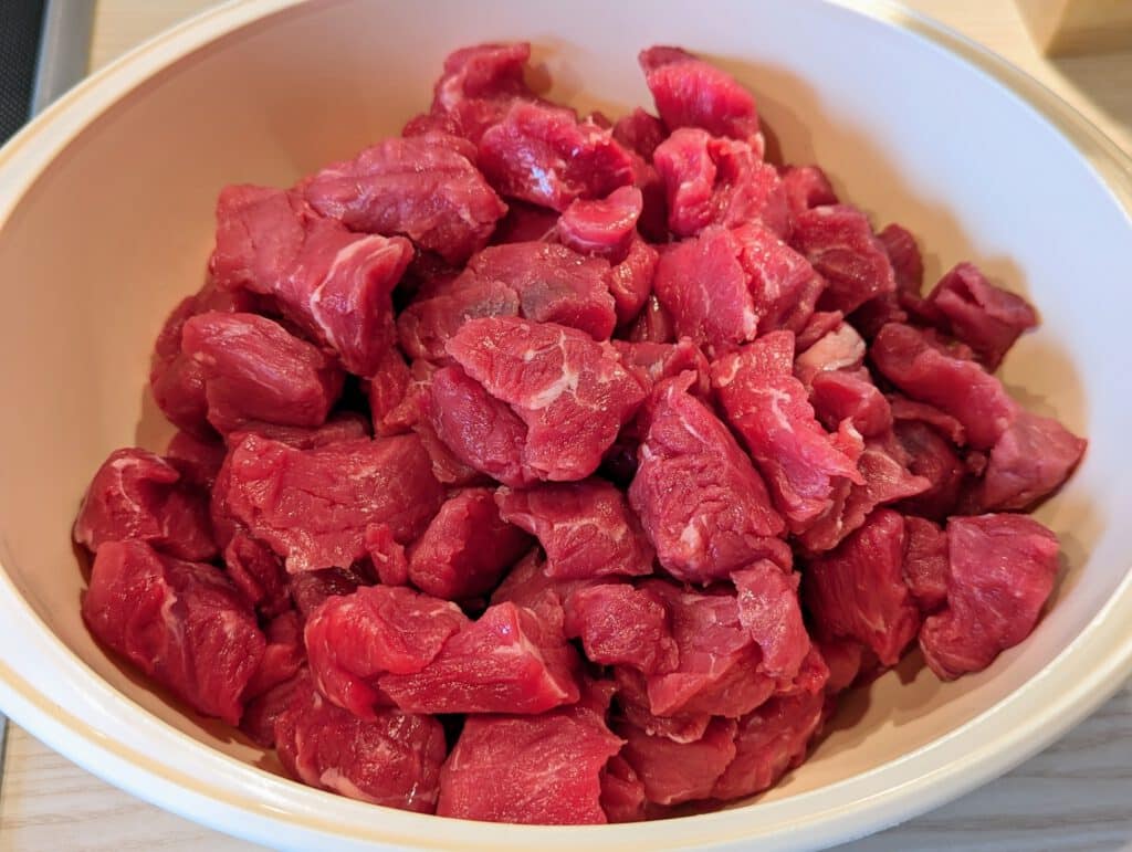 Klassisches Rindergulasch: Ein traditionelles ungarisches Gericht zum Verlieben Klassisches Rindergulasch: Ein traditionelles ungarisches Gericht zum Verlieben