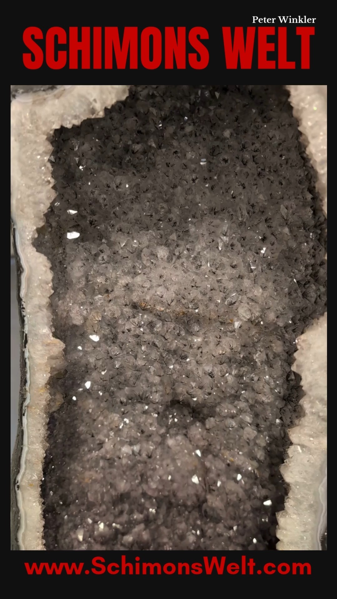 Heute Morgen hat die Sonne in meinen Kristall geschienen – und plötzlich war der ganze Raum voller Farben. Für einen Moment war alles still, nur dieses Funkeln im Licht. ✨