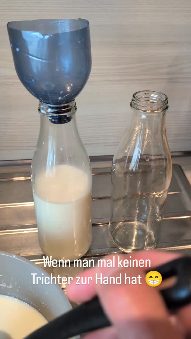 Mit einer PET-Flasche einen Trichter bauen.