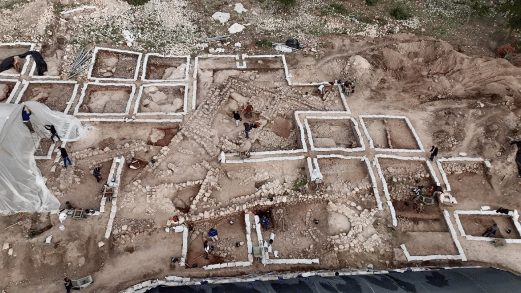 Die Entdeckung von Hurvat Husham: Ein Fenster in die frühe Urbanisierung Israels