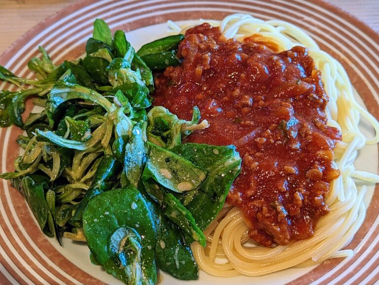 Schimon in Aktion: Die skurrile Odyssee der Spaghetti Bolognese